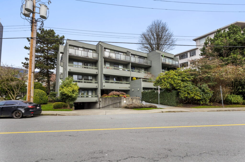 #403 – 2119 Bellevue Avenue